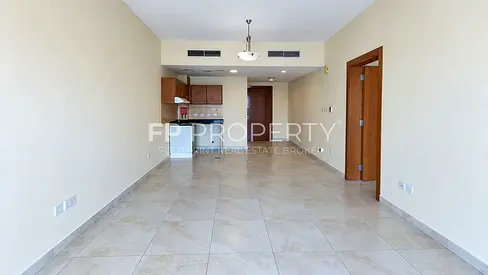 990 Sqft | 2 Balconies | 2 Washrooms | Covered Parking