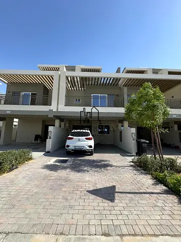 3BR Townhouse | Middle Unit | Closed Kitchen