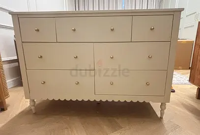 Off White 7-Drawer Wooden Dresser / Chest of Drawers - Excellent Condition
