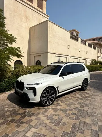 BMW X7 M60 GCC 2024  تحت الضمان وعقد صيانه