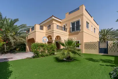Lush Garden | Backing the Park | Swimming Pool
