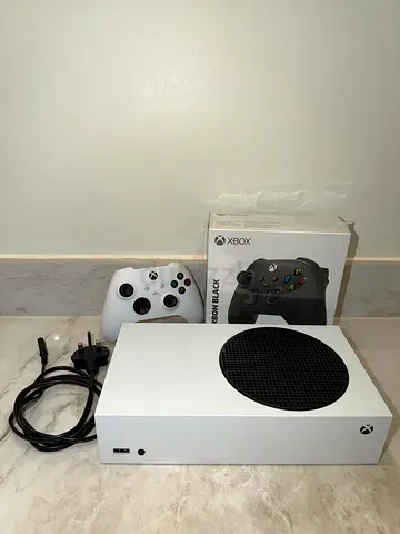 Microsoft Xbox Series S 512GB Two controllers