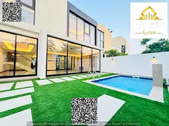 Smart villa with 4 master bedrooms, golf and lake views, private pool and garden, spacious and luxur