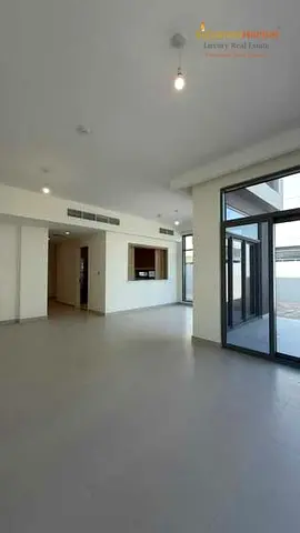 Luxury Beachfront Villa | Multiple Cheques | Garden Option Available