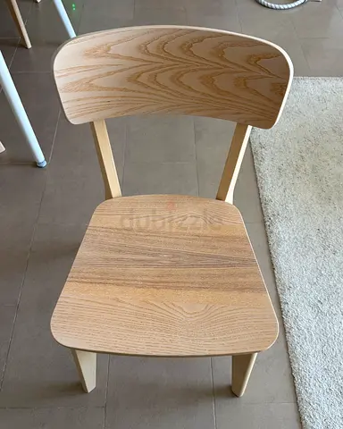 4 chairs new + 1 square table