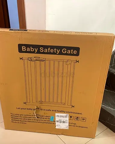 Baby Safety Gate - Pressure Mounted / Hardware Option, New in Box