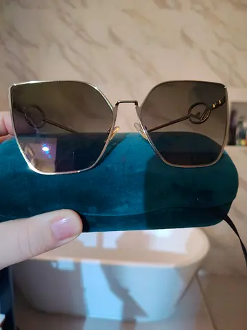 Fendi Oversized cat eye Sunglasses