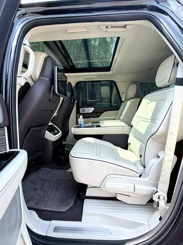 صورة 11 لـ 2019 Lincoln NAVIGATOR