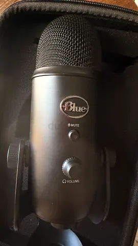 Blue Yeti USB Condenser Microphone with Case - Good Condition
