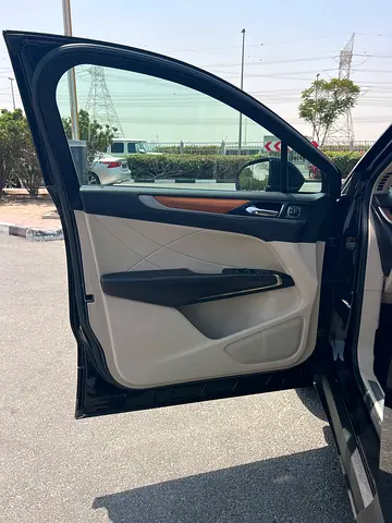 صورة 10 لـ 2019 Lincoln MKC