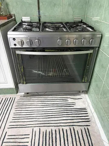 LG Gas Cooker (90x60 cm) – 5 Burners – Excellent Condition