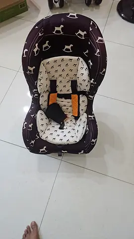 Infant car seat with harness - good used condition