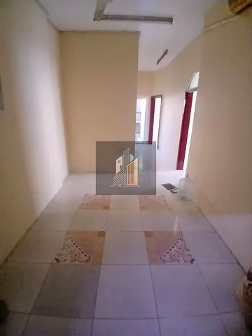 NEAR NESTO, NEAT AND CLEAN BACHELOR BUILDING APPARTMENT NEAR KACHA PARKING