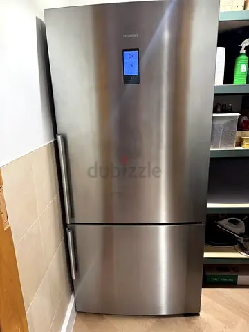 Siemens IQ700 bottom freezer refrigerator almost new excellent condition