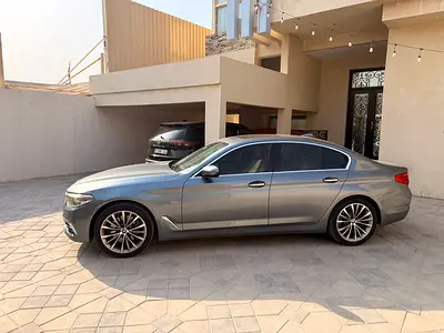 2017 BMW 5-SERIES 照片 2