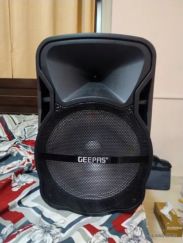 Geepas GMS8568 Portable Rechargeable Bluetooth Speaker – Wireless Mic