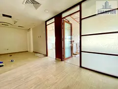 Prime Location | 2 Cabins | 1 Minute to Metro