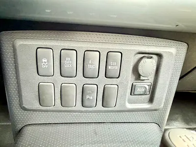2010 Toyota FJ CRUISER — миниатюра 16