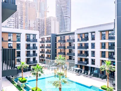 Pool View–Well-Maintained & Bright and Spacious