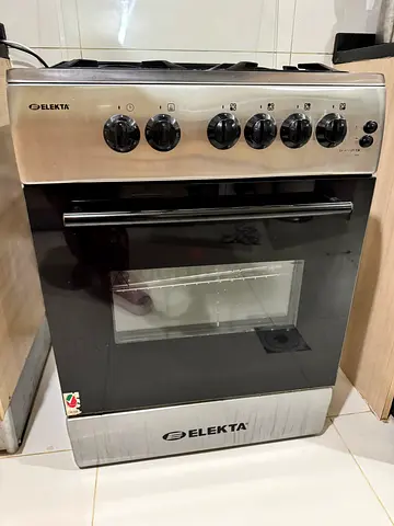 Elekta freestanding gas oven and hob - good working condition