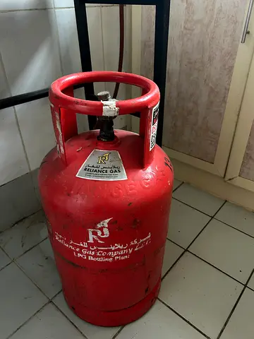 40% Filled Red LPG Gas Cylinder + STOOVE