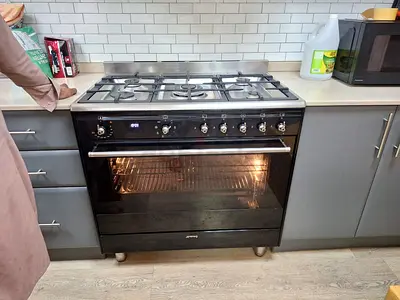 Smeg 5 burner top gas oven electric latest model