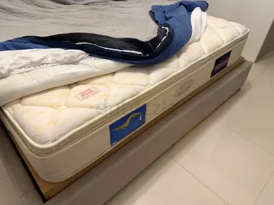 Premium Cloud Nine Nirvana Royal orthopedic mattress 200x200 in excellent condition.