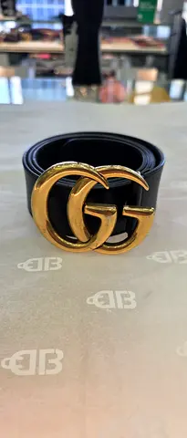 Black leather belt with gold double-G buckle - stylish everyday belt