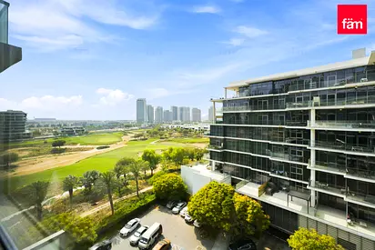Rented and bright full golf course studio