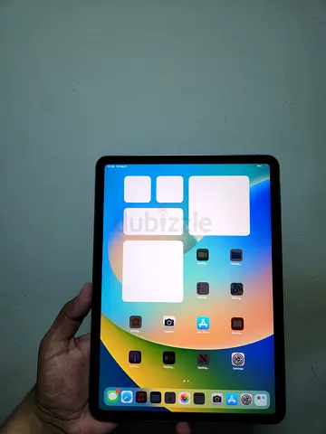 iPad pro ( 11 inch )3rd genertion in good working condition 256 gb