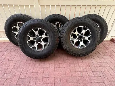 Jeep Rubicon Wheels with tires