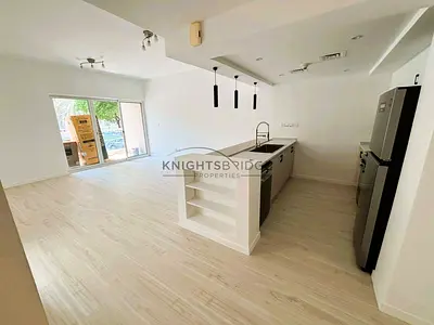 Contemporary Living | Fully Upgraded | Vacant Unit