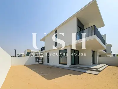 BRAND NEW | SPACIOUS | READY TO MOVE IN AUGUST