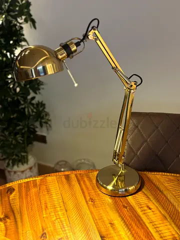 Desk lamp