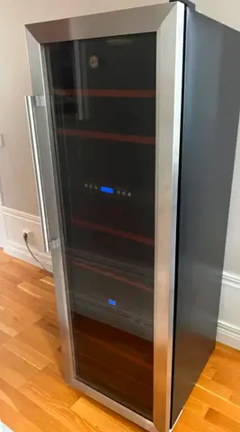 Hoover 72B capacity dual zone temperature wine fridge