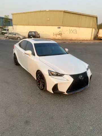 2017 Lexus IS-SERIES — фото 1