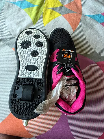 Black and Pink Ladies' roller skate shoes— Size Uk 5 , New Condition