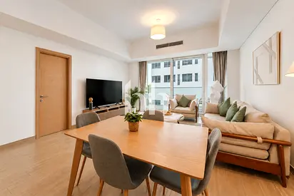 Fully Furnished | Vacant | Beach Access | Lively