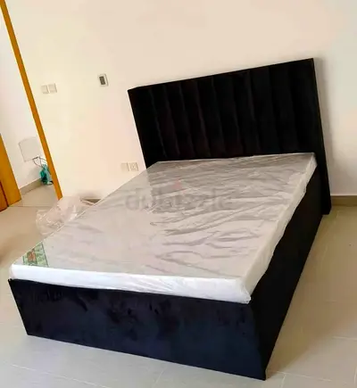 Queen Bed Frame With Mattress Size 150*190 Cm