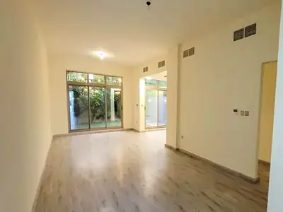 Available I Unfurnished I Spacious Layout