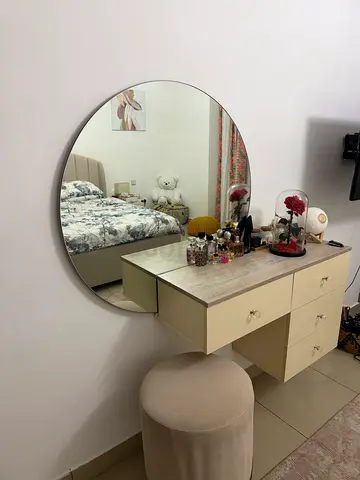 Cream vanity dressing table with round mirror and stool