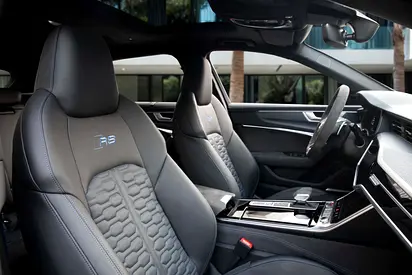 صورة 11 لـ 2025 AUDI RS6