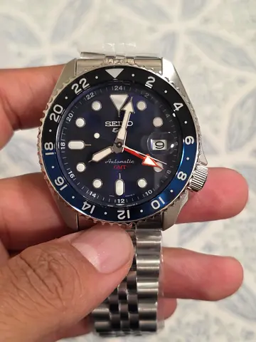 Seiko Automatic GMT Men's Watch - Blue/Black Bezel, Jubilee Bracelet