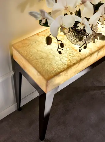 Original LONGHI GORKY Console - Backlighted Honey Onyx - Italian Luxury -
Was purchased €7,970