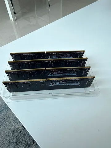 32GB (4x8GB) Micron DDR4 2933MHz ECC UDIMM Workstation RAM Kit (PC4-2933V)
