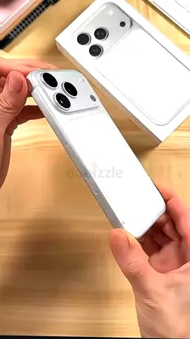 White Apple iPhone 17 Pro Max