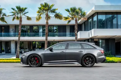 صورة 2 لـ 2025 AUDI RS6