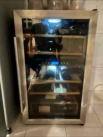 Hoover 36 bottles wine fridge