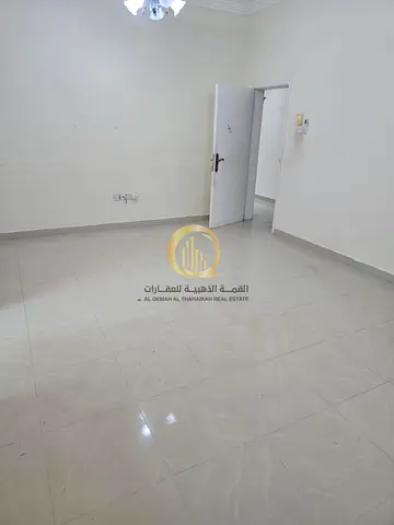 For sale: a traditional house in Al-Jarineh. The land area is 18,000 sq ft.
