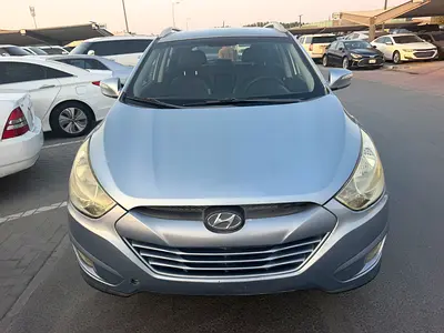 Hyundai tucson 2013 silver color GCC cleen car
